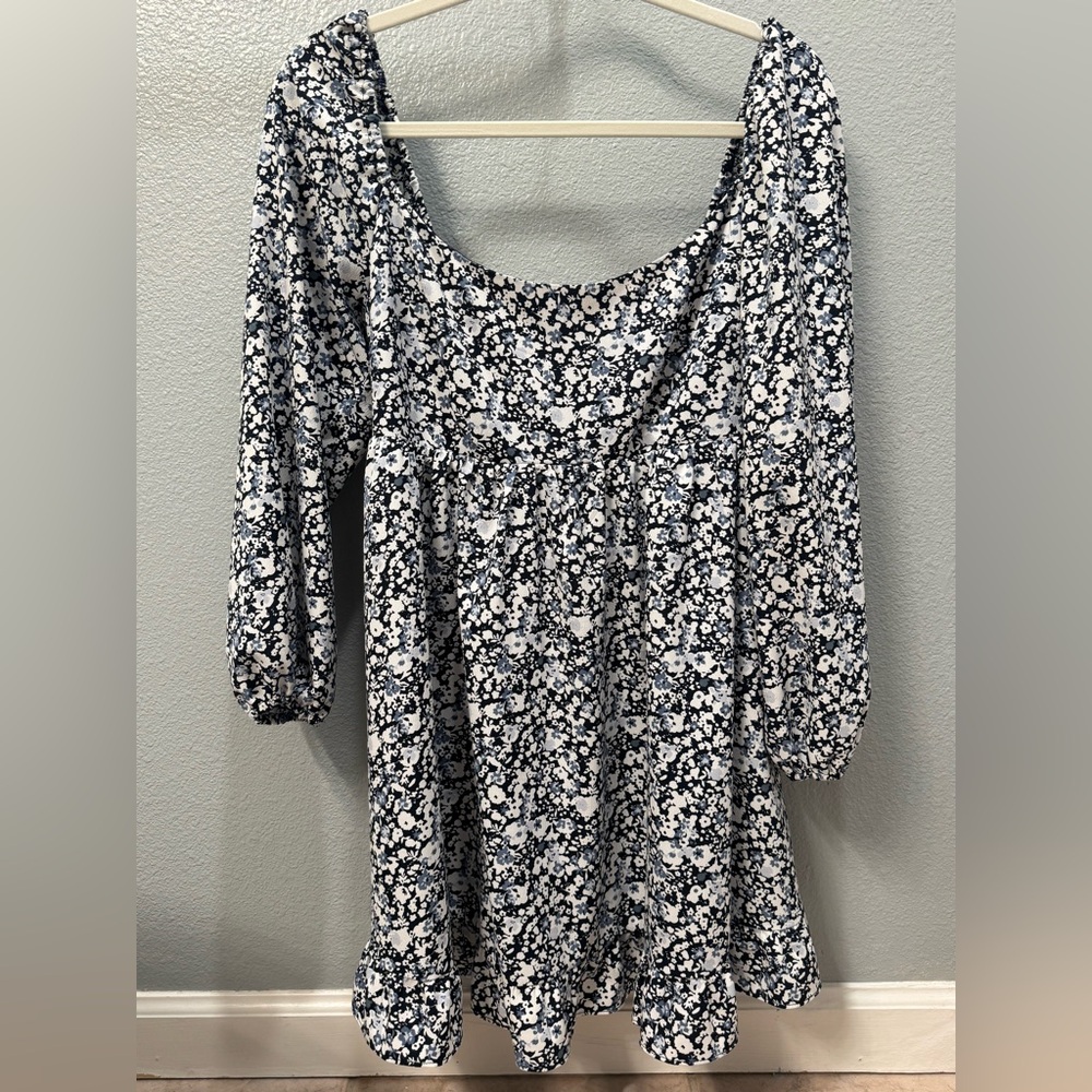 Abercrombie & Fitch Black and White Floral Blouse